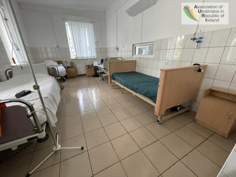 Електричні функціональні ліжка, масажний стіл, стійка ендоскопічна.