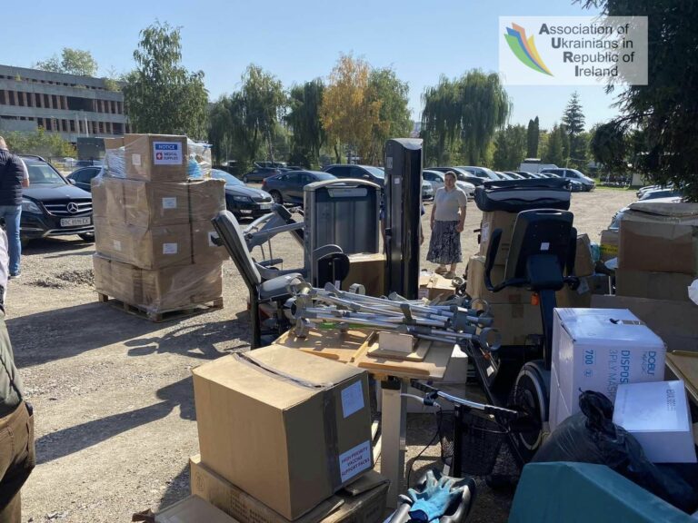 Повна фура з гуманітарним вантажем різного призначення