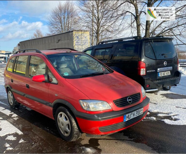 Прийняли фуру з гуманітарною допомогою та фуру з трьома авто
