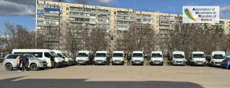 10 карет швидкої допомоги та джип