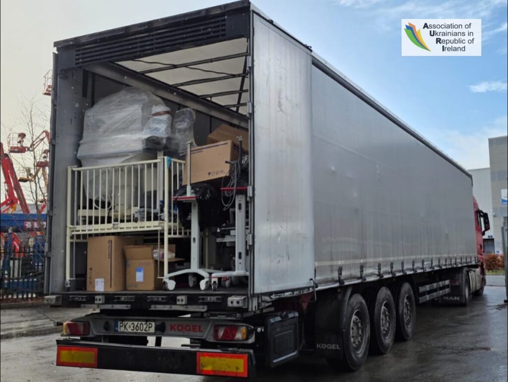 Передали фуру з медичним обладнанням